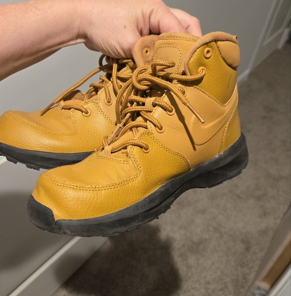 Nike boys Manoa Boot size 3Y - Picture 1 of 13